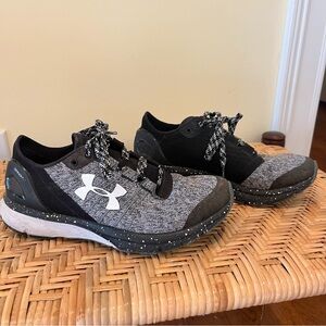 Under Armour Size 6 Black and Gray Running Shoes